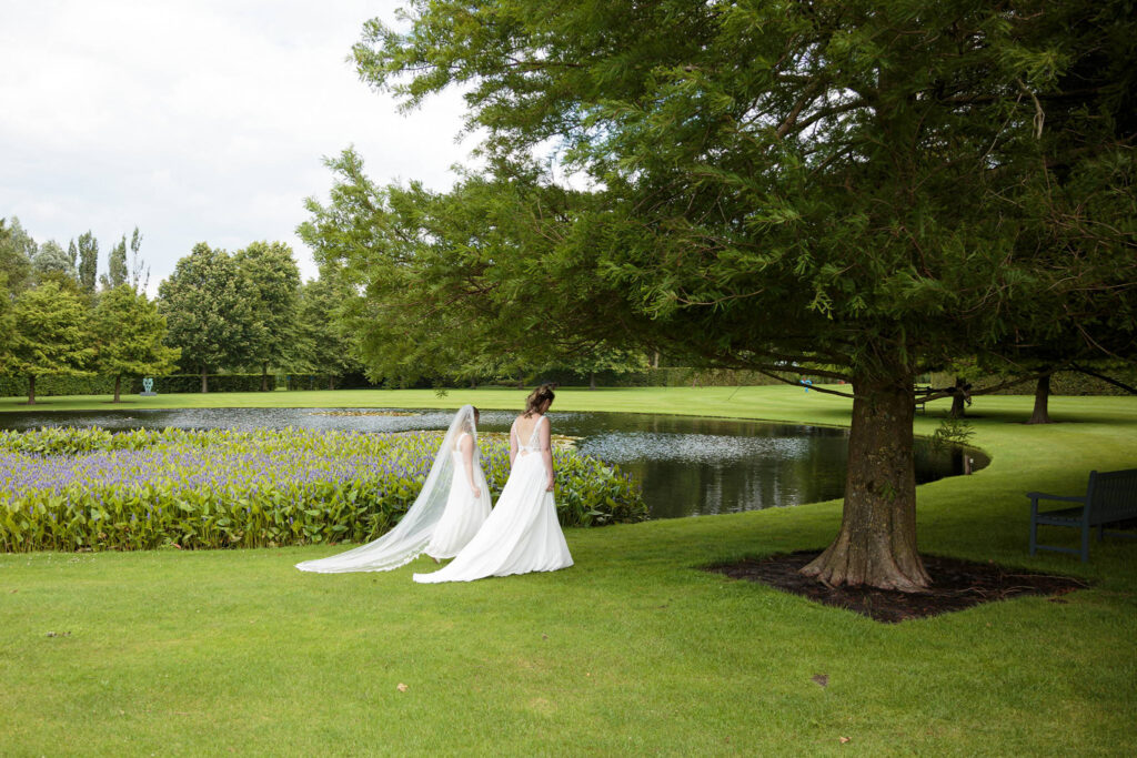 Twee bruidjes BigArtGarden in Gees