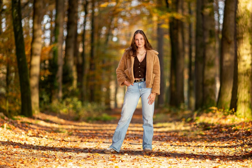 Esmee tijdens een herfstshoot bij Landgoed 't Laer