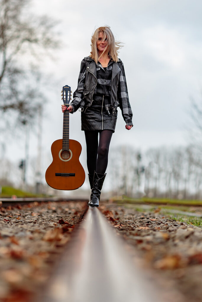 Sanne tijdens een fotoshoot in Laar