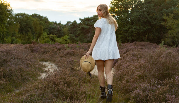 Fotoshoot in de bloeiende heide