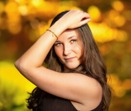 Esmee tijdens een herfstshoot bij Landgoed 't Laer Esmee tijdens een herfstshoot bij Landgoed 't Laer