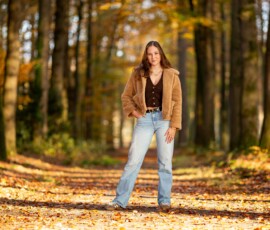 Esmee tijdens een herfstshoot bij Landgoed 't Laer Esmee tijdens een herfstshoot bij Landgoed 't Laer