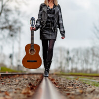 Sanne tijdens een fotoshoot in Laar