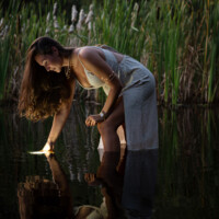 Esmee tijdens een magisch moment met licht en water